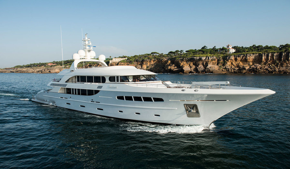 Super Yachts as Luxury Vacation Home - The Benefits and Cons!